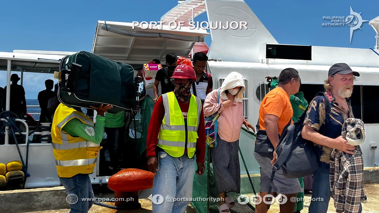 Travel from Dumaguete to Siquijor in less than an hour with Montenegro